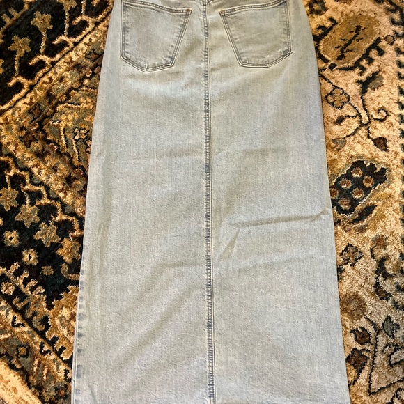 Universal Thread Light Wash High-Waist Denim Maxi Skirt - Picture 2 of 4